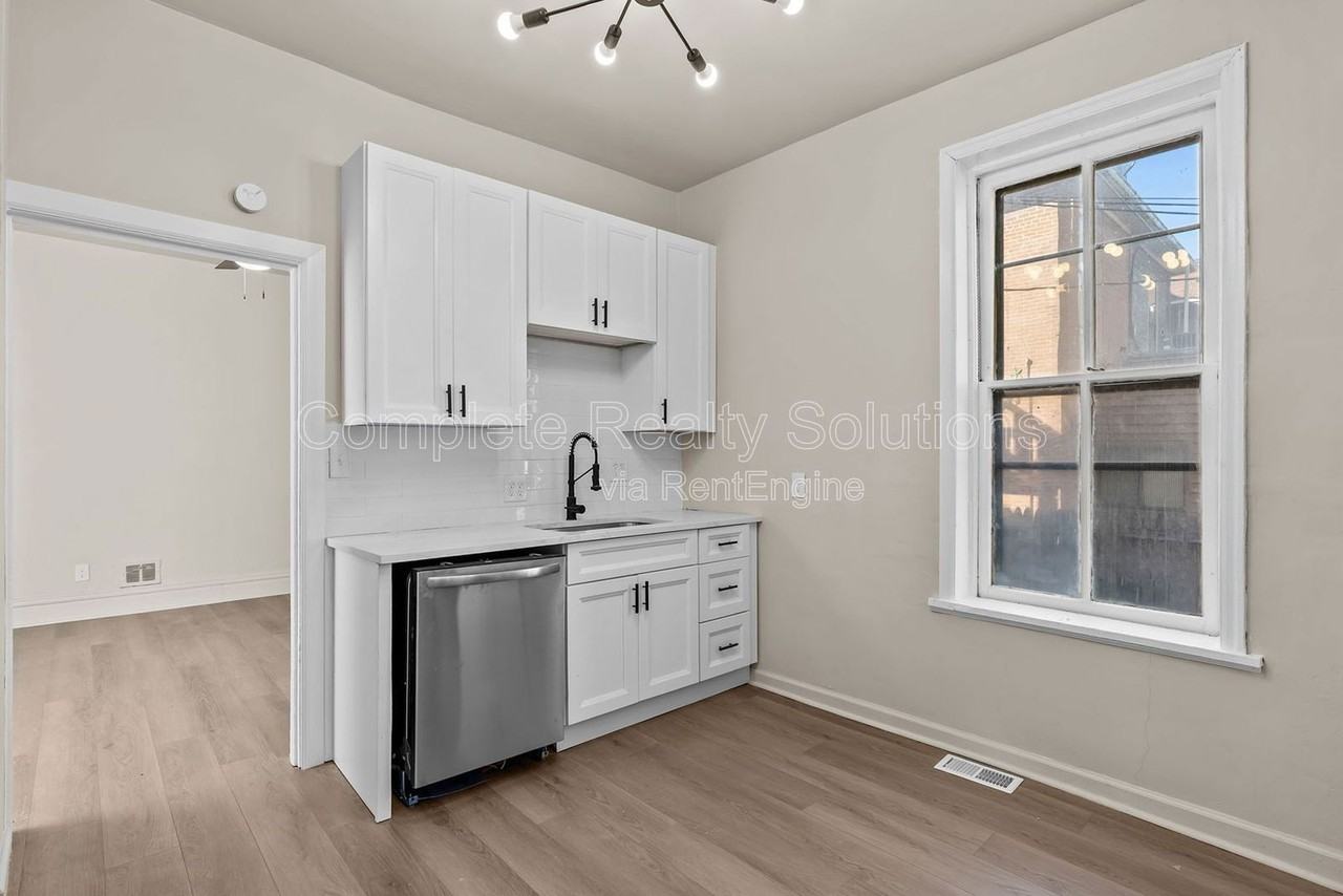 3915 Russell Blvd #1F - Photo 6 of 21