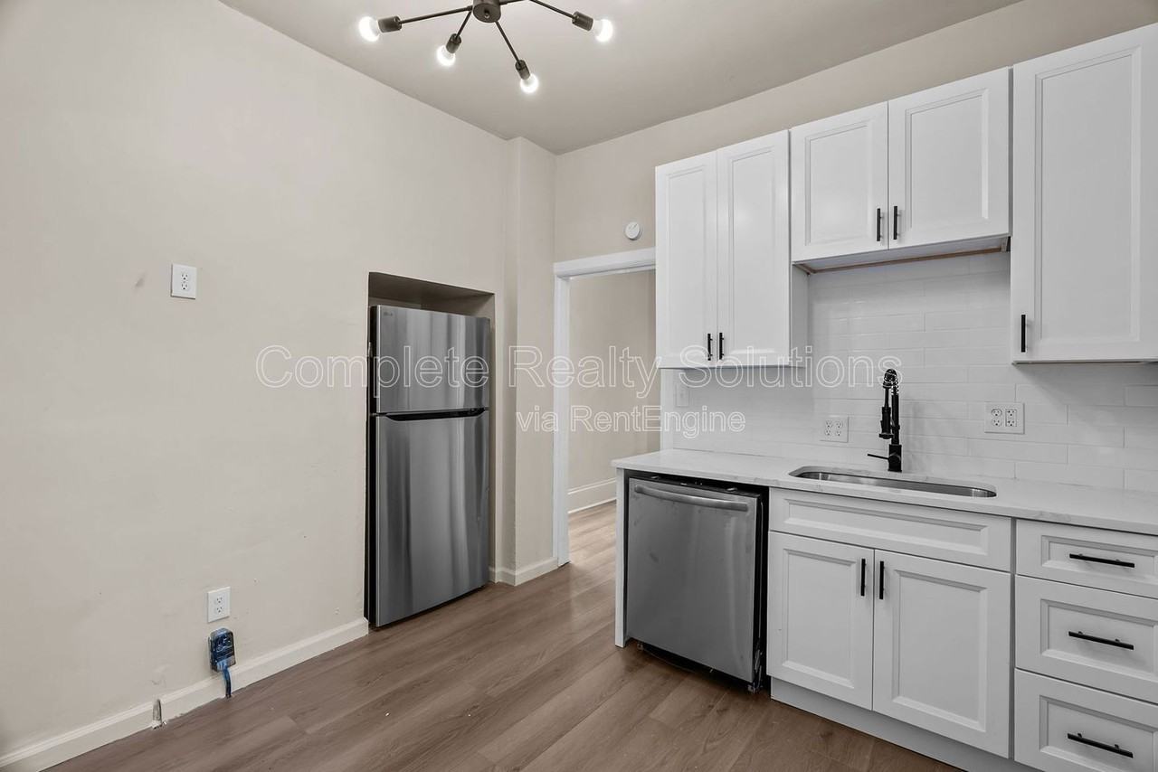 3915 Russell Blvd #1F - Photo 7 of 21