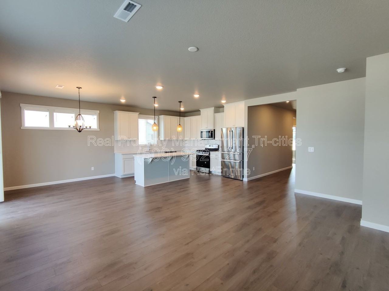 8304 Gardner Street - Photo 6 of 24