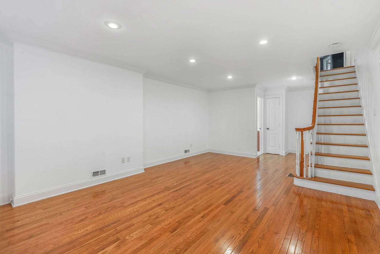 1922 Montrose St - Photo 6 of 30