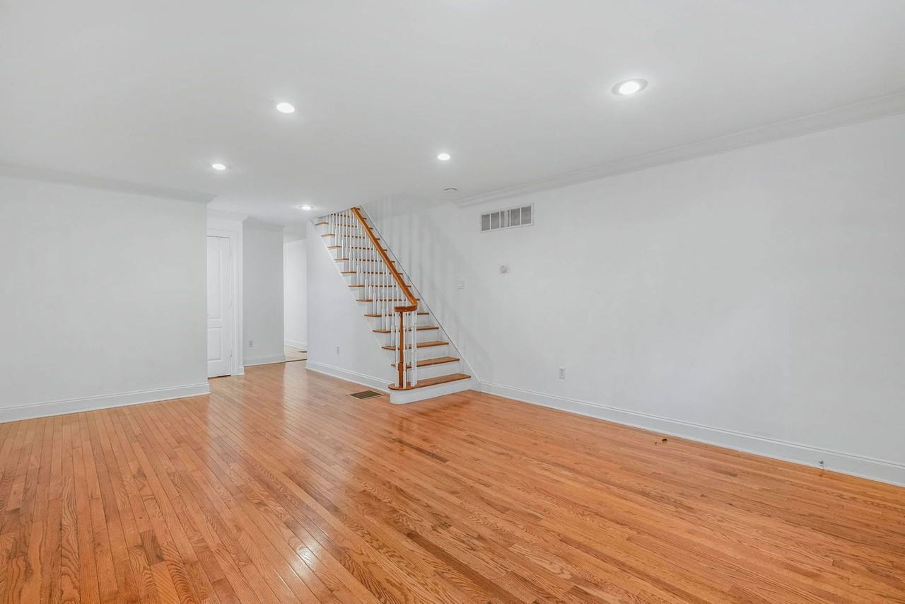 1922 Montrose St - Photo 7 of 30