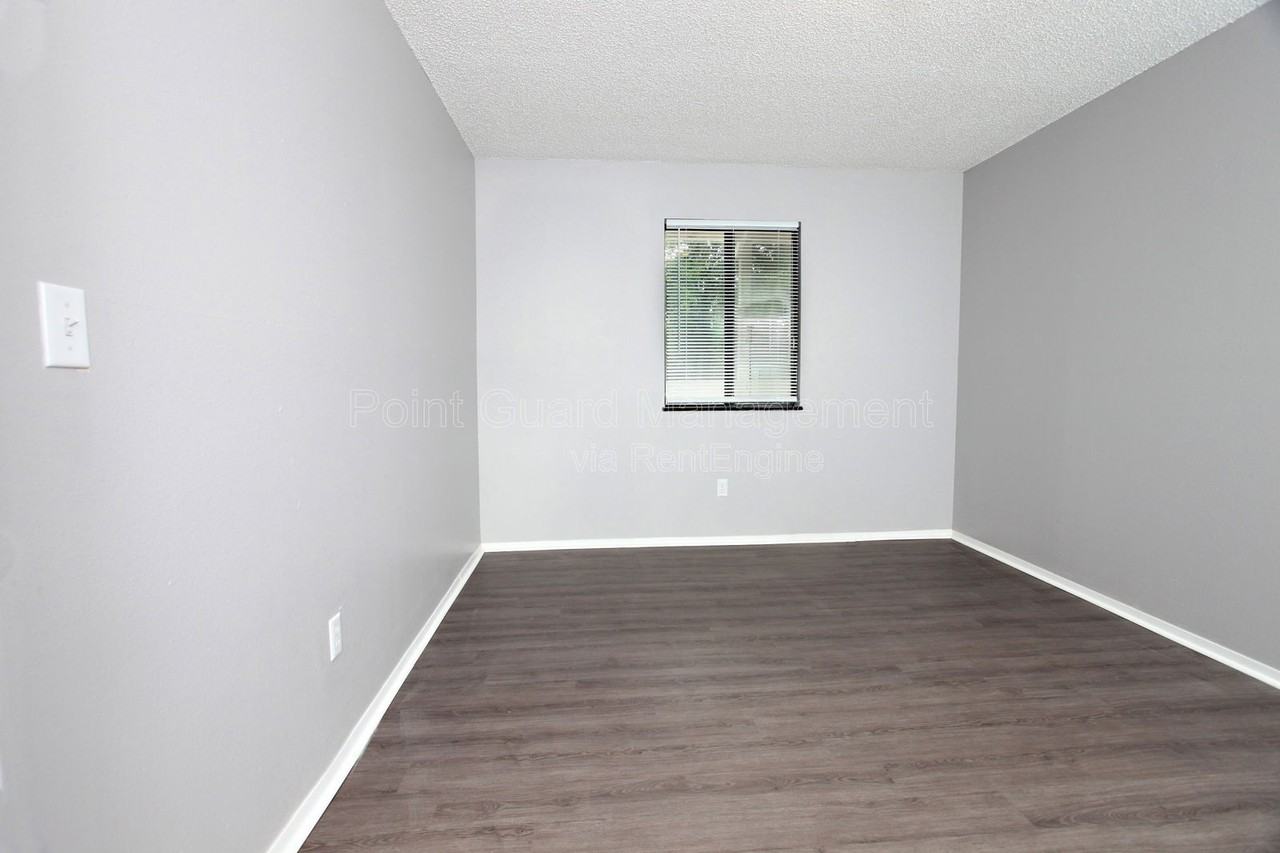 1717 N Vassar Ave #202 - Photo 5 of 14