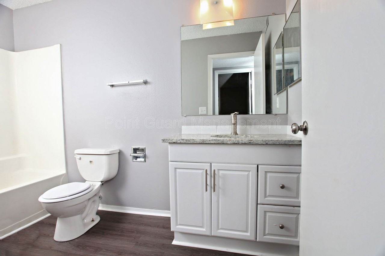 1717 N Vassar Ave #202 - Photo 6 of 14