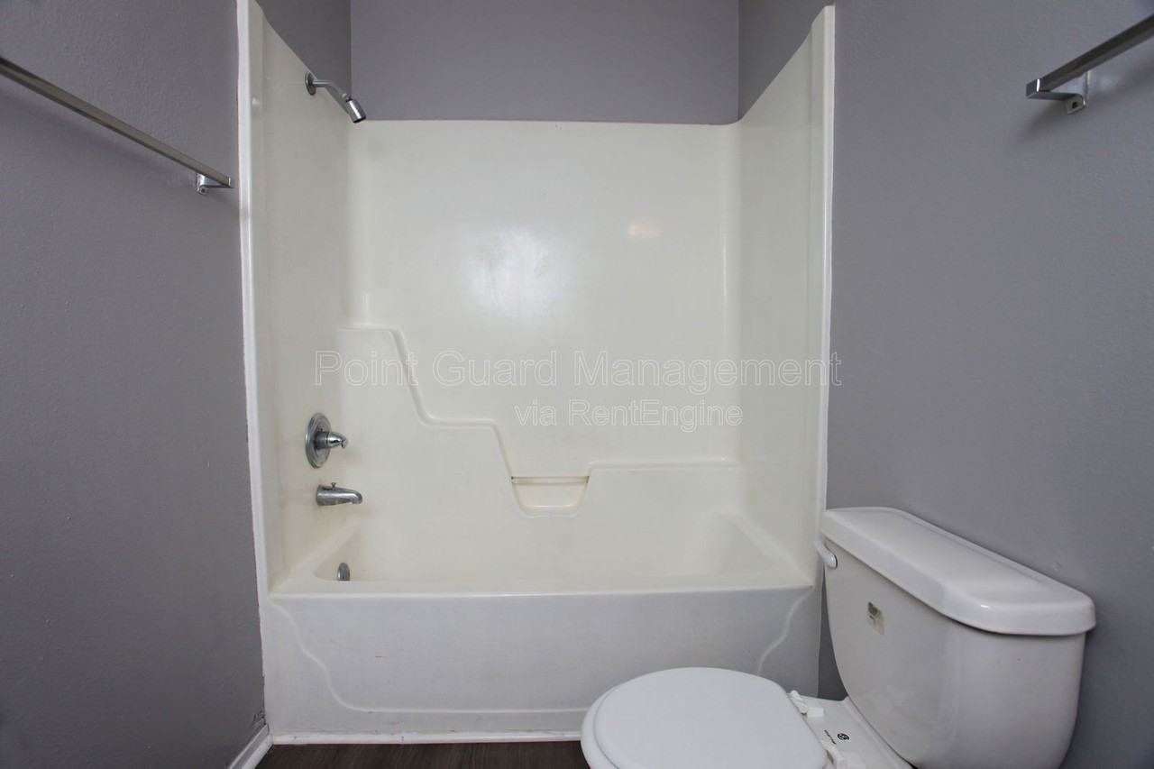 1717 N Vassar Ave #202 - Photo 7 of 14