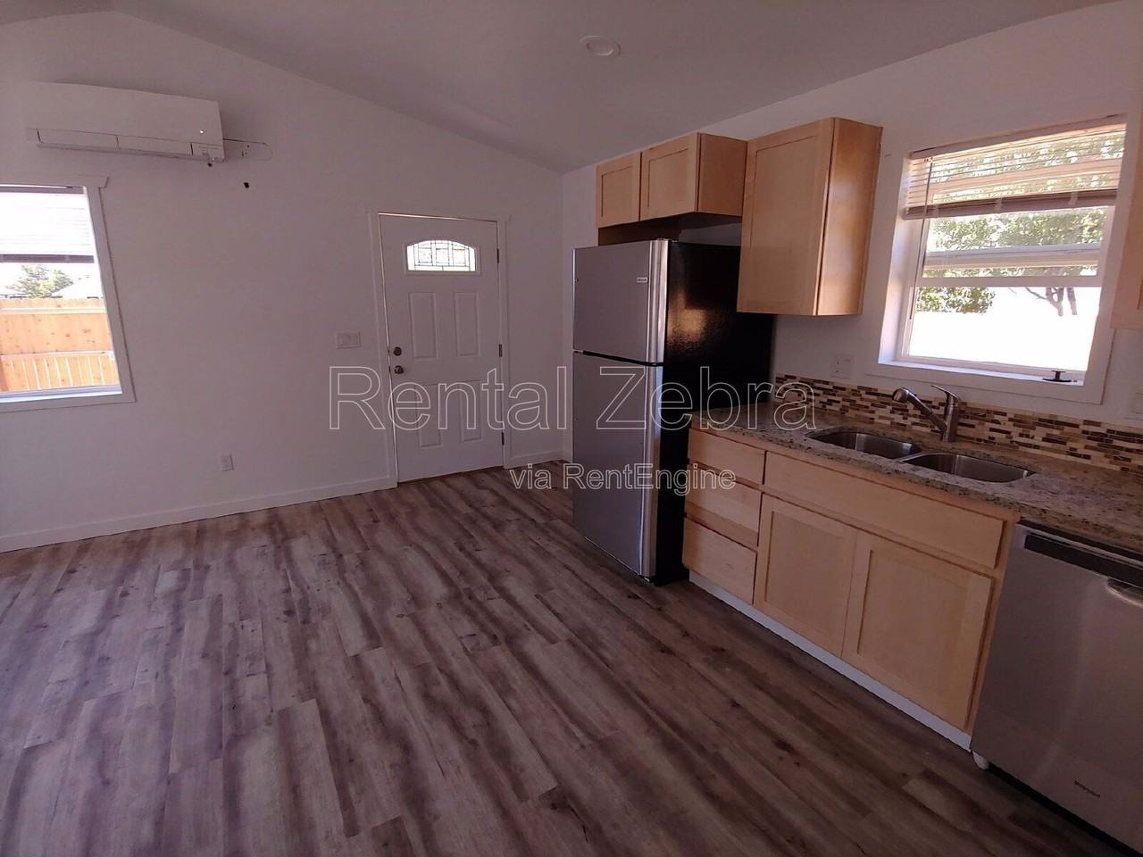 921 Nw Oak Ln - Photo 3 of 7