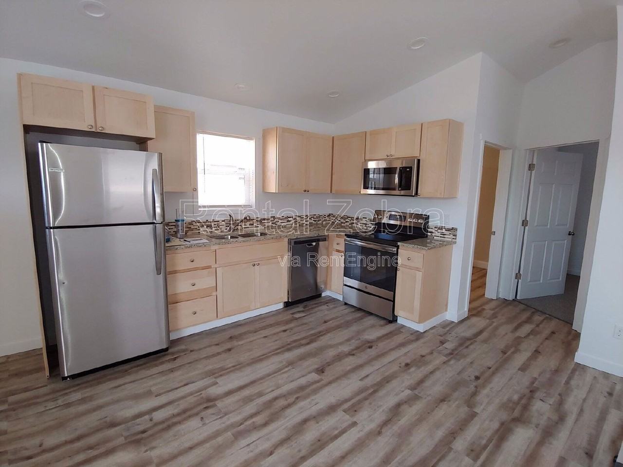 921 Nw Oak Ln - Photo 4 of 7