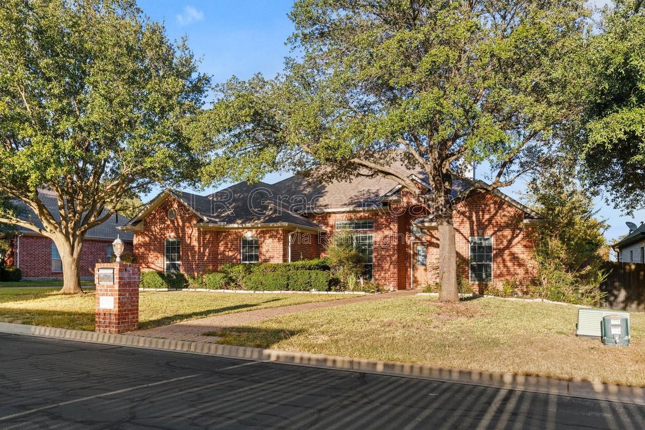 1405 Gunnison Dr - Photo 4 of 41