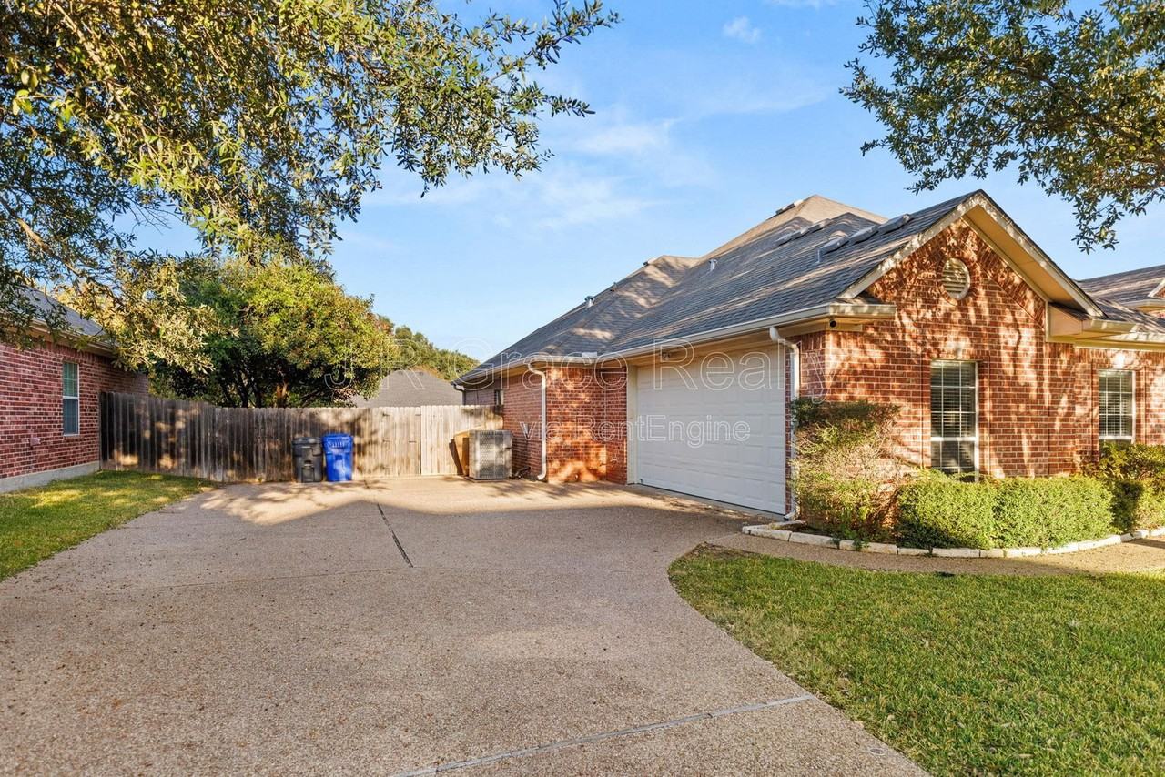 1405 Gunnison Dr - Photo 6 of 41