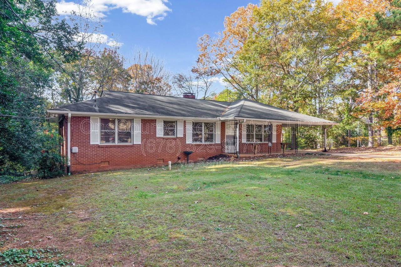 1024 Hambrick Rd - Photo 5 of 50