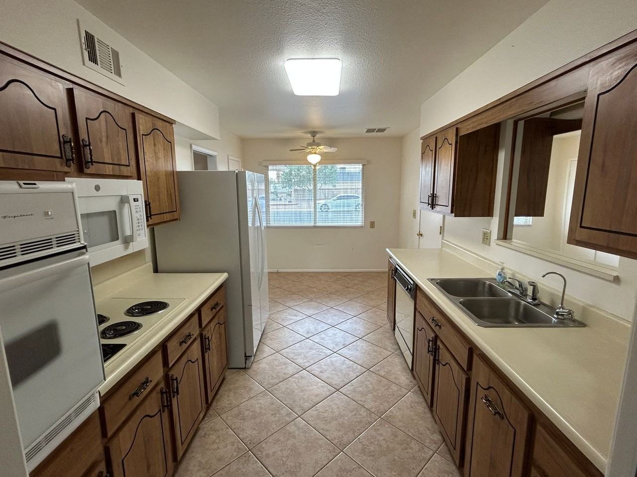 10551 W Prairie Hills Cir - Photo 3 of 15