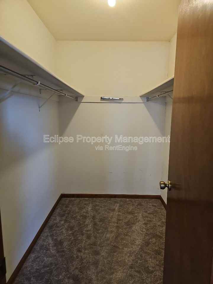 9 River Drive - Photo 4 of 32