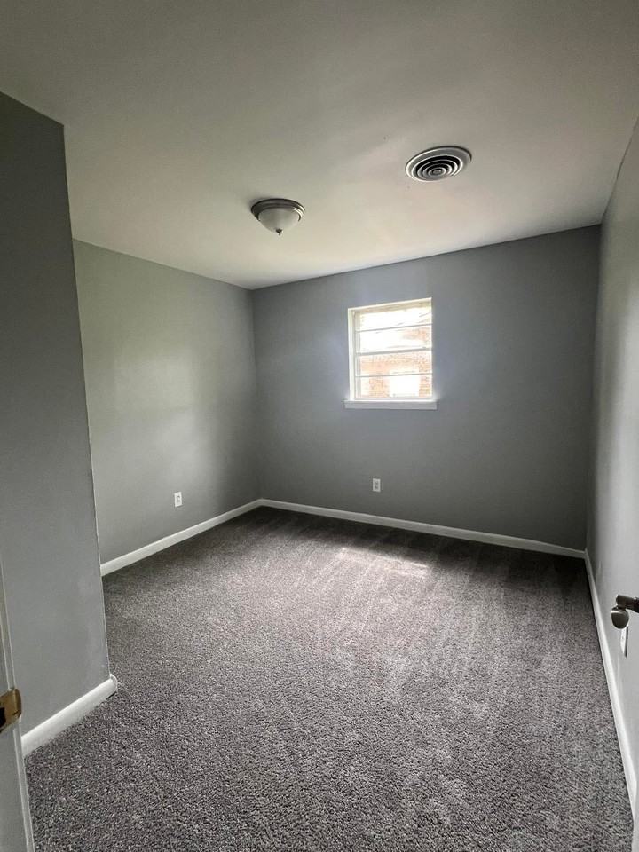 1155 S College St #1 - Photo 7 of 8