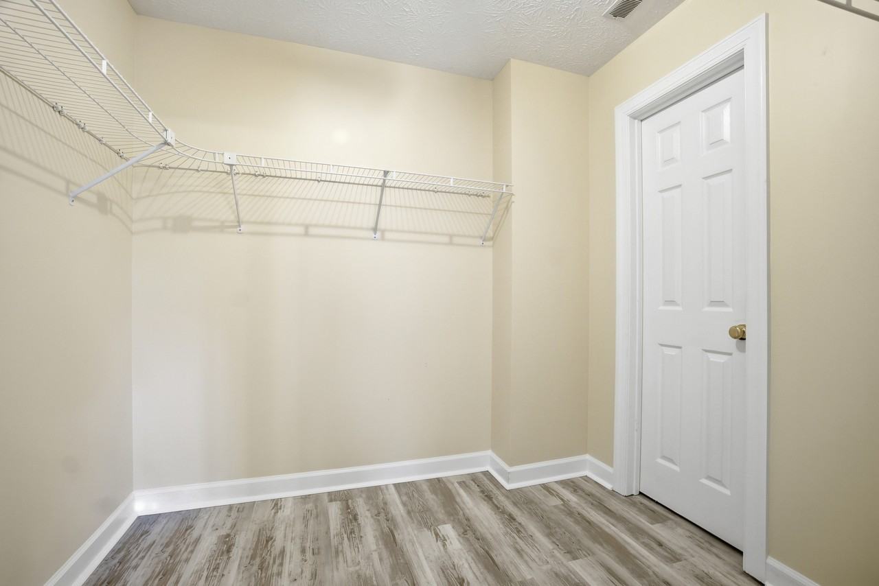 6312 Lamplight Ct - Photo 4 of 33