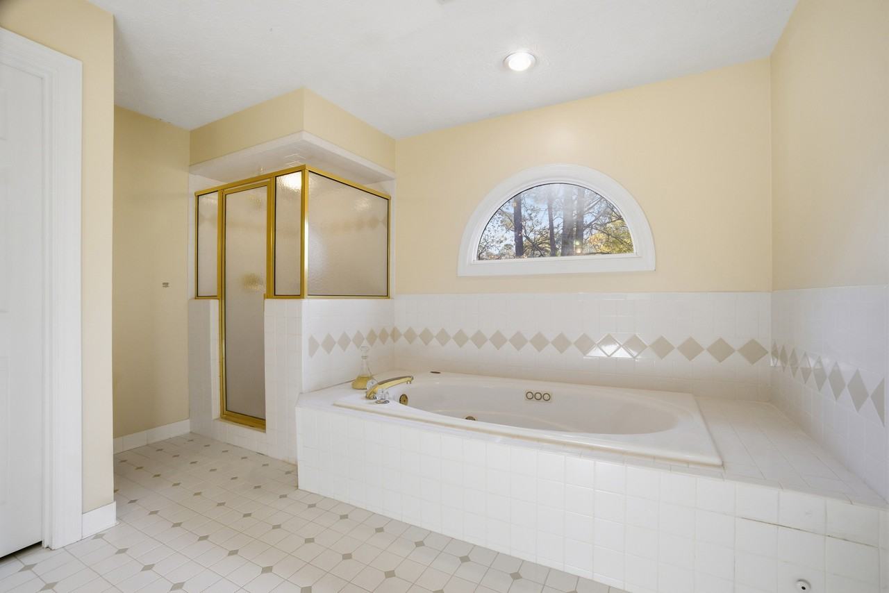 6312 Lamplight Ct - Photo 6 of 33