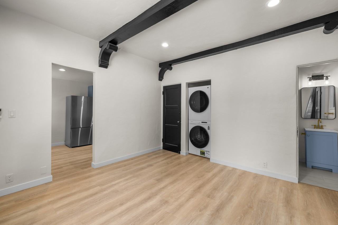 3767 1/2 7th Ave - Photo 5 of 8