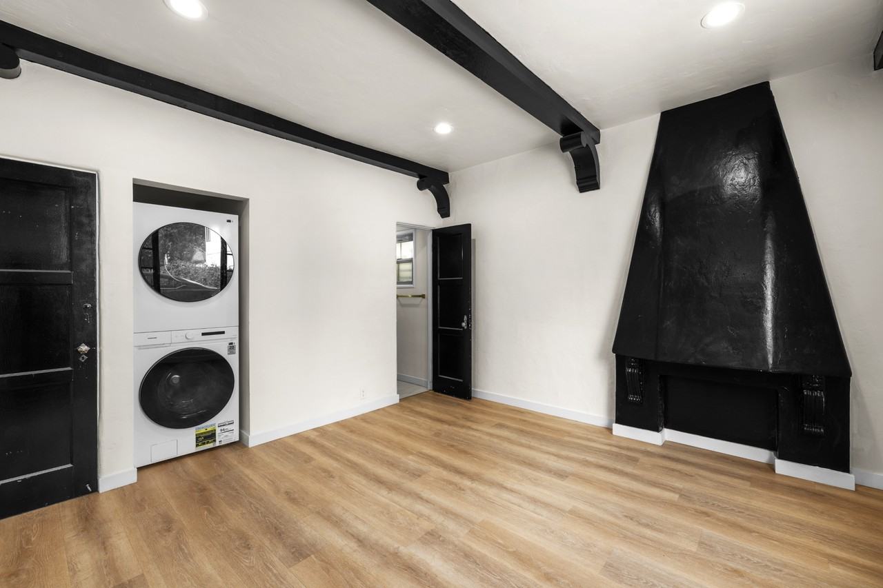 3767 1/2 7th Ave - Photo 6 of 8