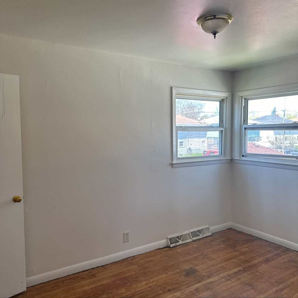 5843 N 61st St #1 - Photo 4 of 9