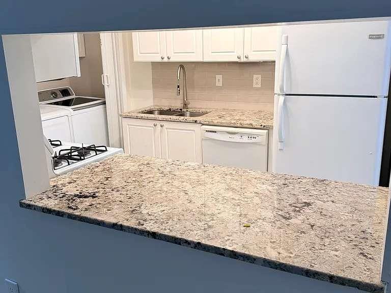 301 Dunbar Drive - Photo 4 of 17