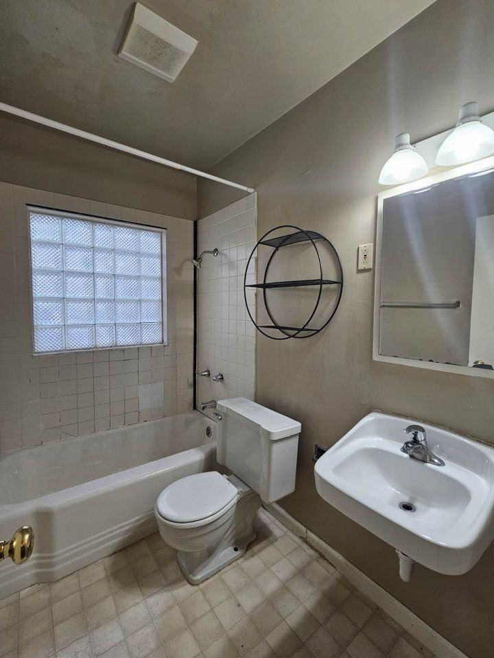 1040 Harvard Ave - Photo 4 of 10