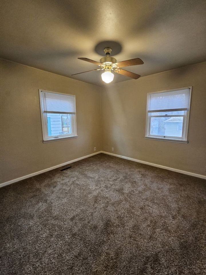 1040 Harvard Ave - Photo 5 of 10