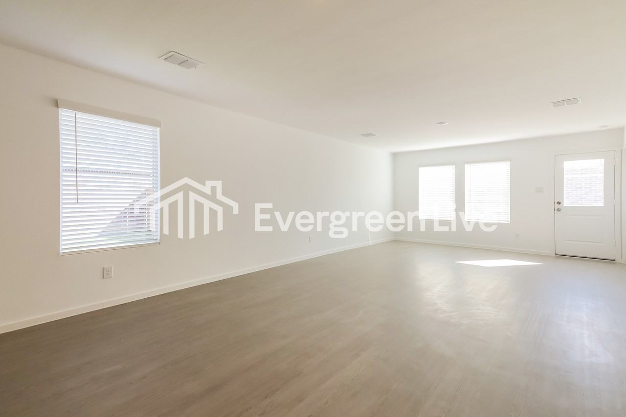 832 Dressage Ln - Photo 3 of 15