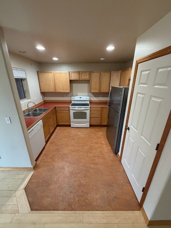 1460 1460 Juniper- One free month of rent - Photo 4 of 14