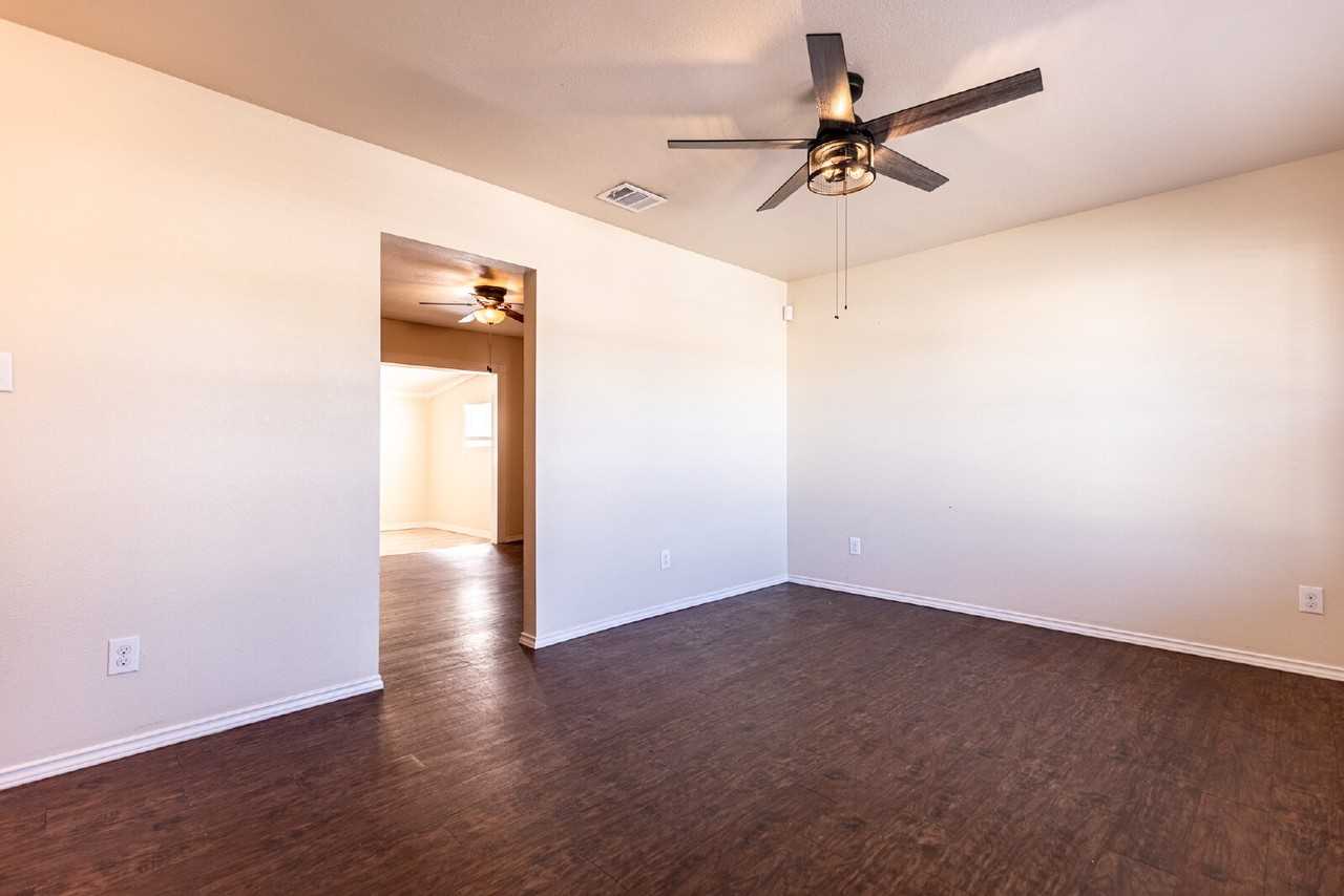 8016 Landing Ave - Photo 5 of 31