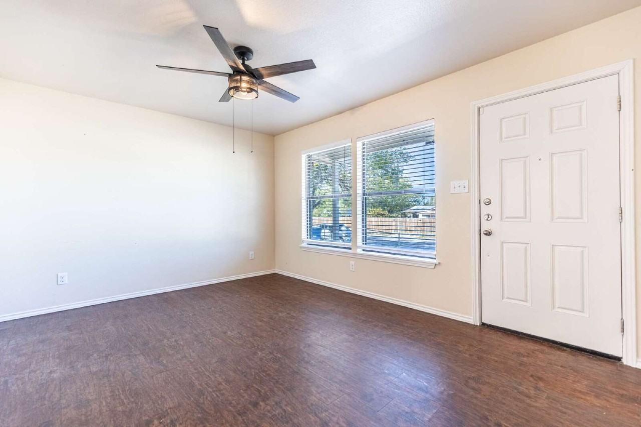 8016 Landing Ave - Photo 6 of 31