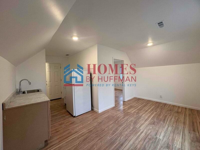 1034 N 3rd Ave Apt D - Photo 4 of 10