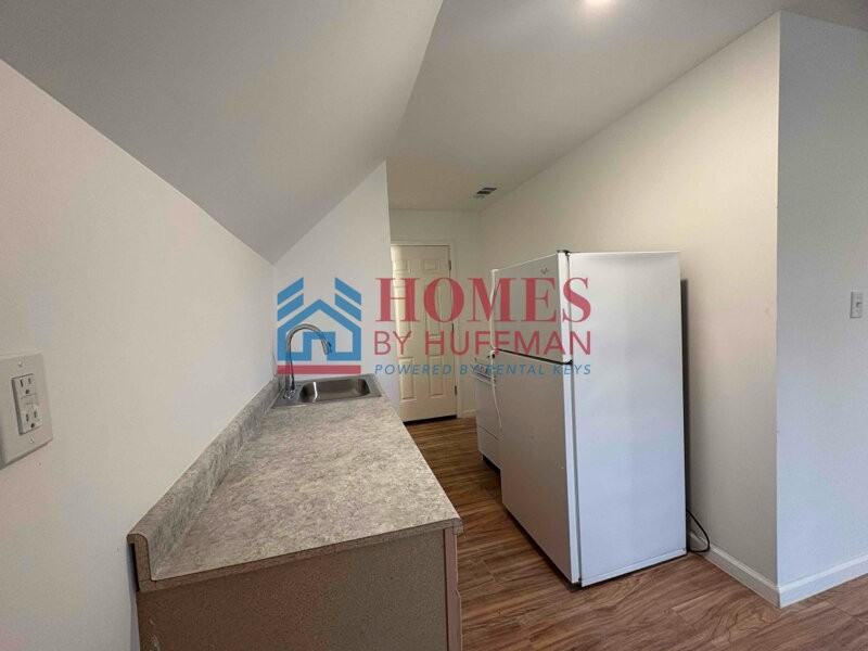 1034 N 3rd Ave Apt D - Photo 6 of 10