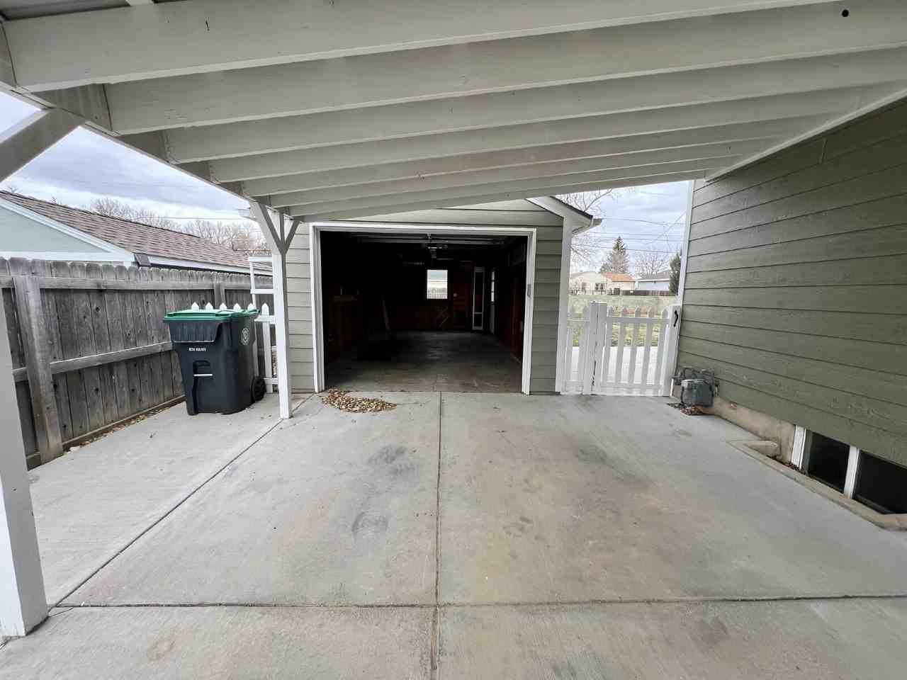 3908 Dey Avenue - Photo 4 of 40