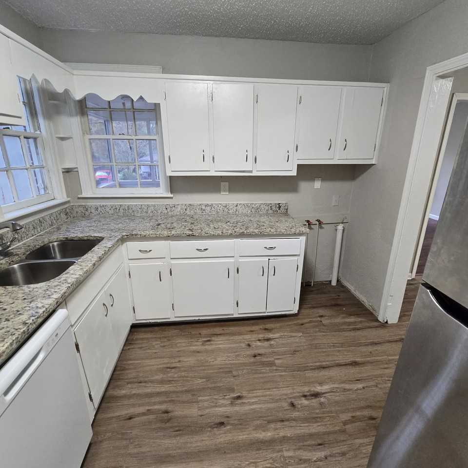 1197 Lake Dr - Photo 5 of 12