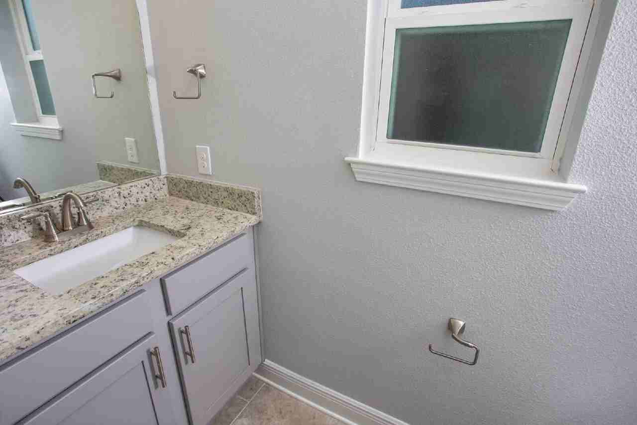 405 N Coyle St - Photo 3 of 26