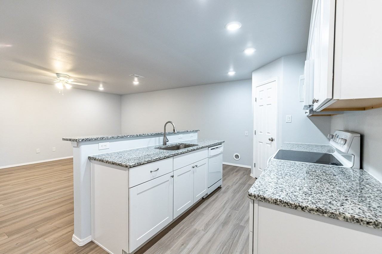 5517 Kemper Street - Photo 4 of 29