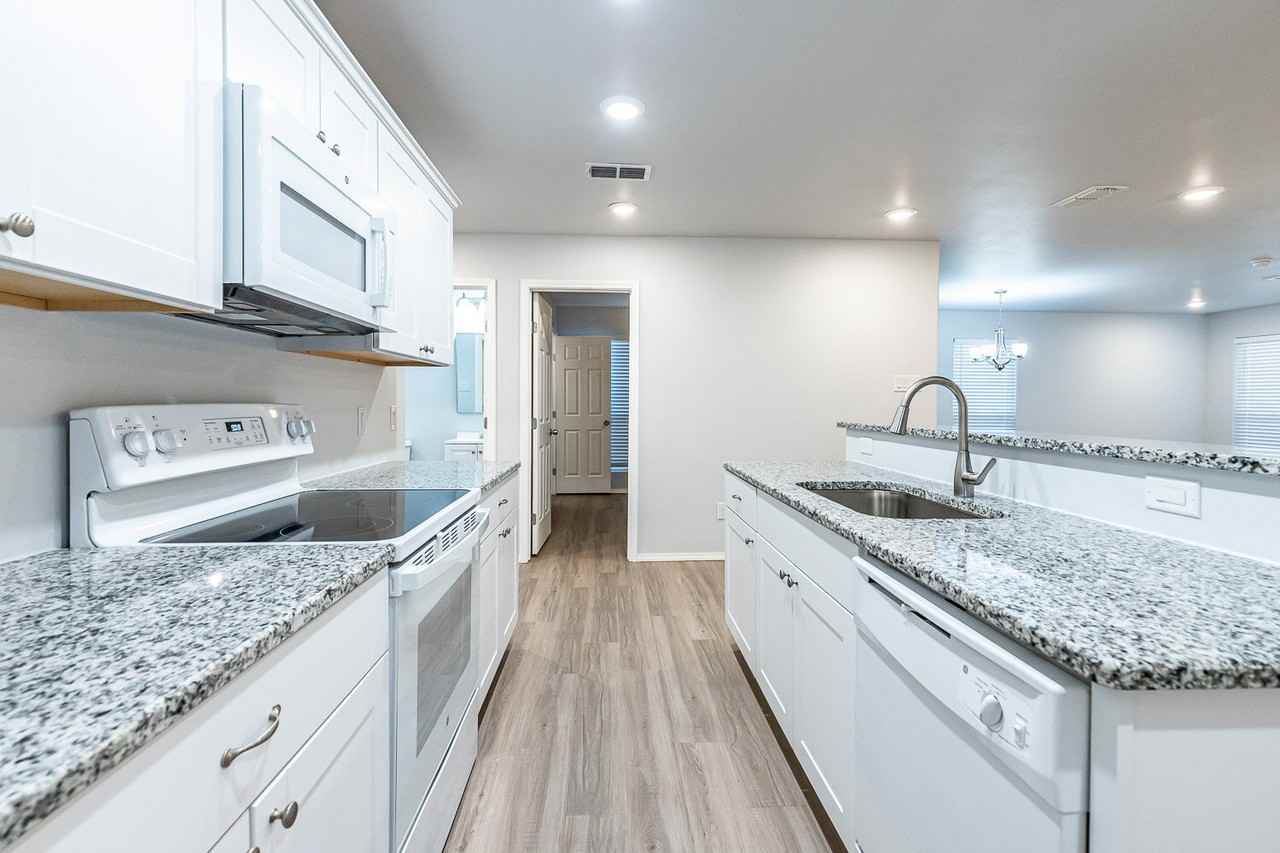 5517 Kemper Street - Photo 7 of 29