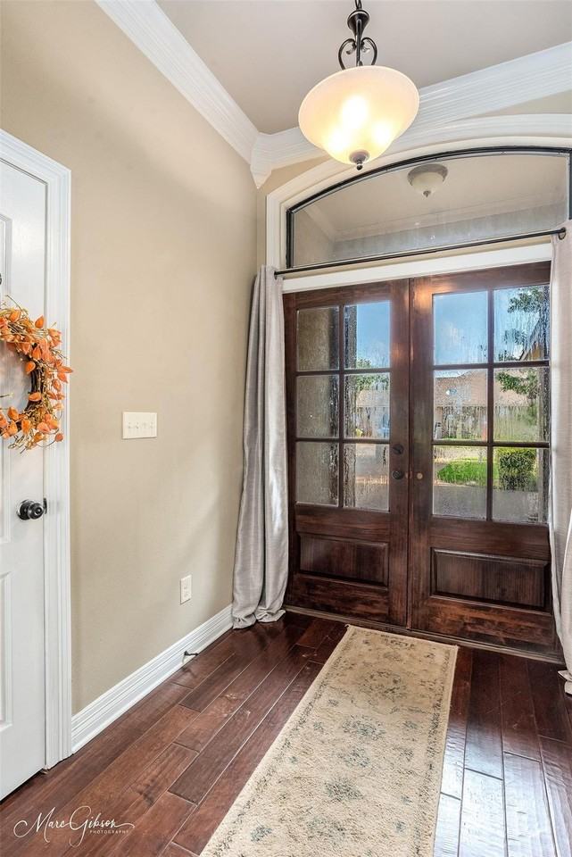 244 Gloucester Dr - Photo 2 of 22