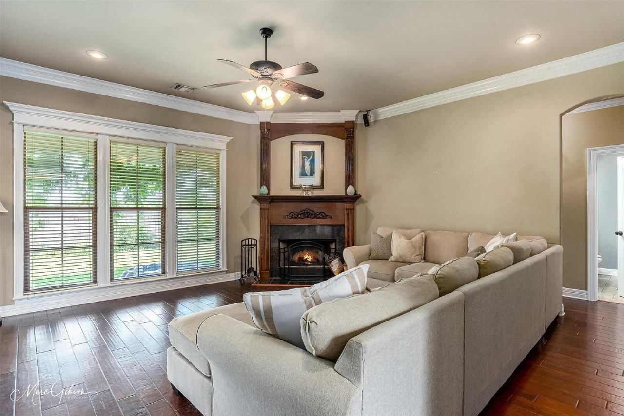 244 Gloucester Dr - Photo 3 of 22