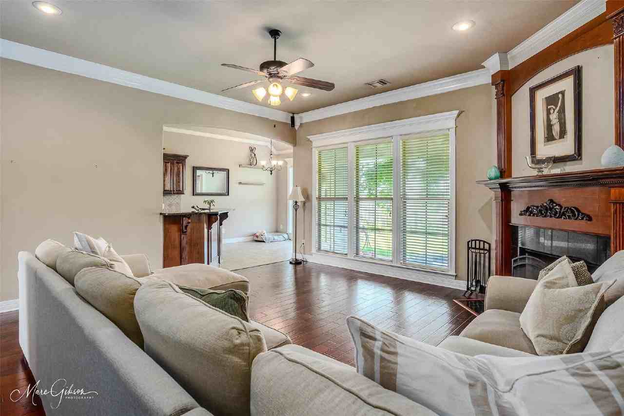 244 Gloucester Dr - Photo 4 of 22