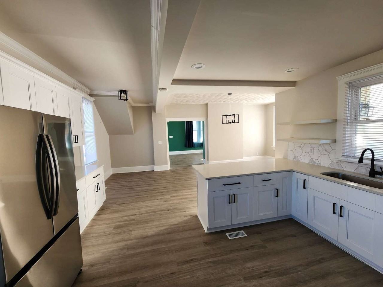 110 South Willard Avenue - Photo 3 of 12