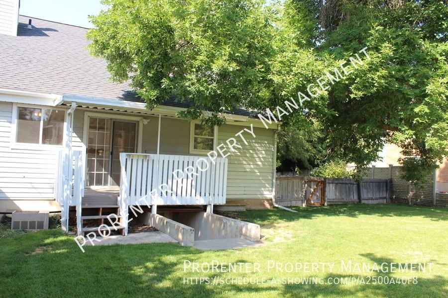 523 South Applewood Drive - Photo 3 of 28