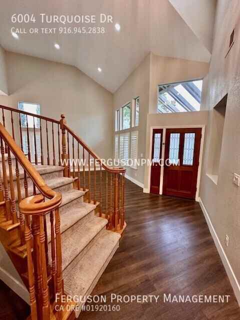 6004 Turquoise Drive - Photo 4 of 31