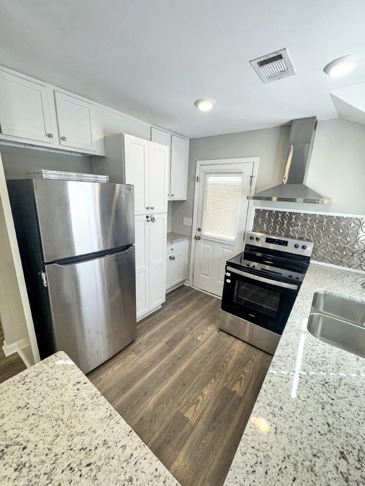 61 Harris Lane - Photo 5 of 13