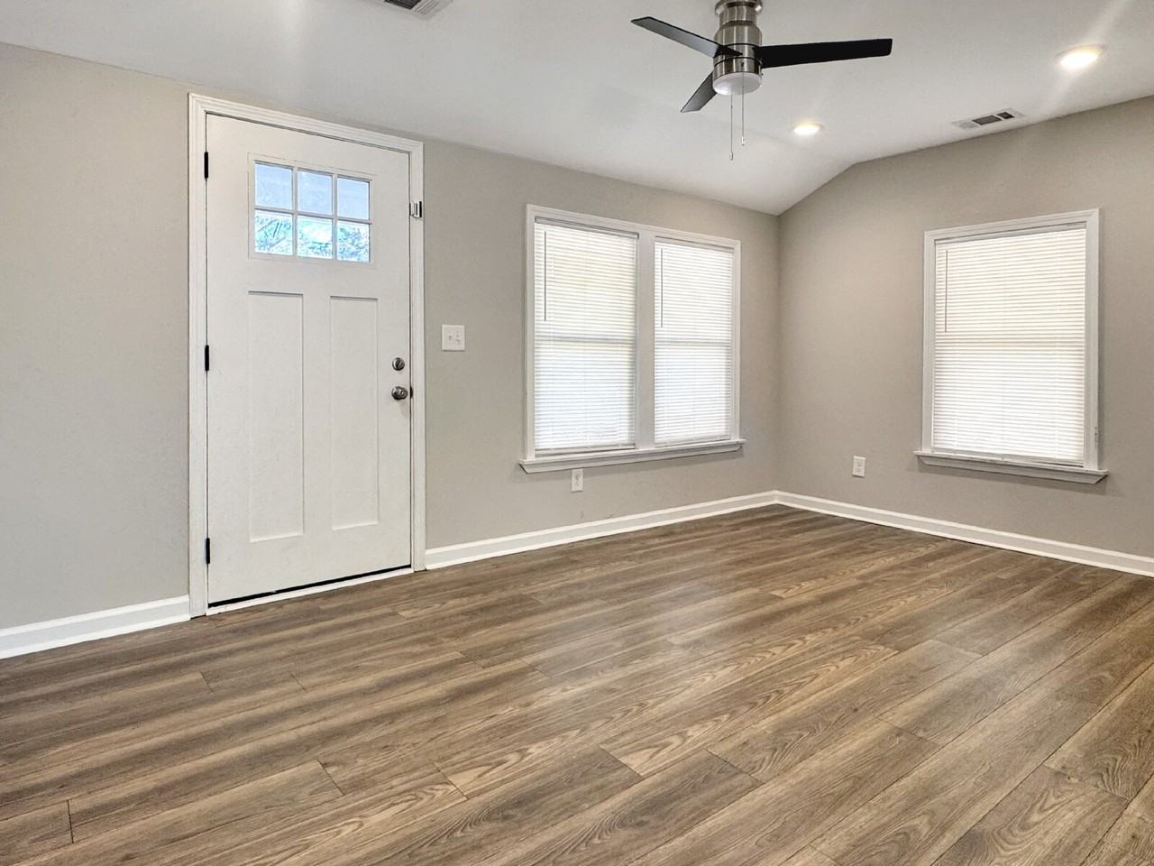 61 Harris Lane - Photo 6 of 13