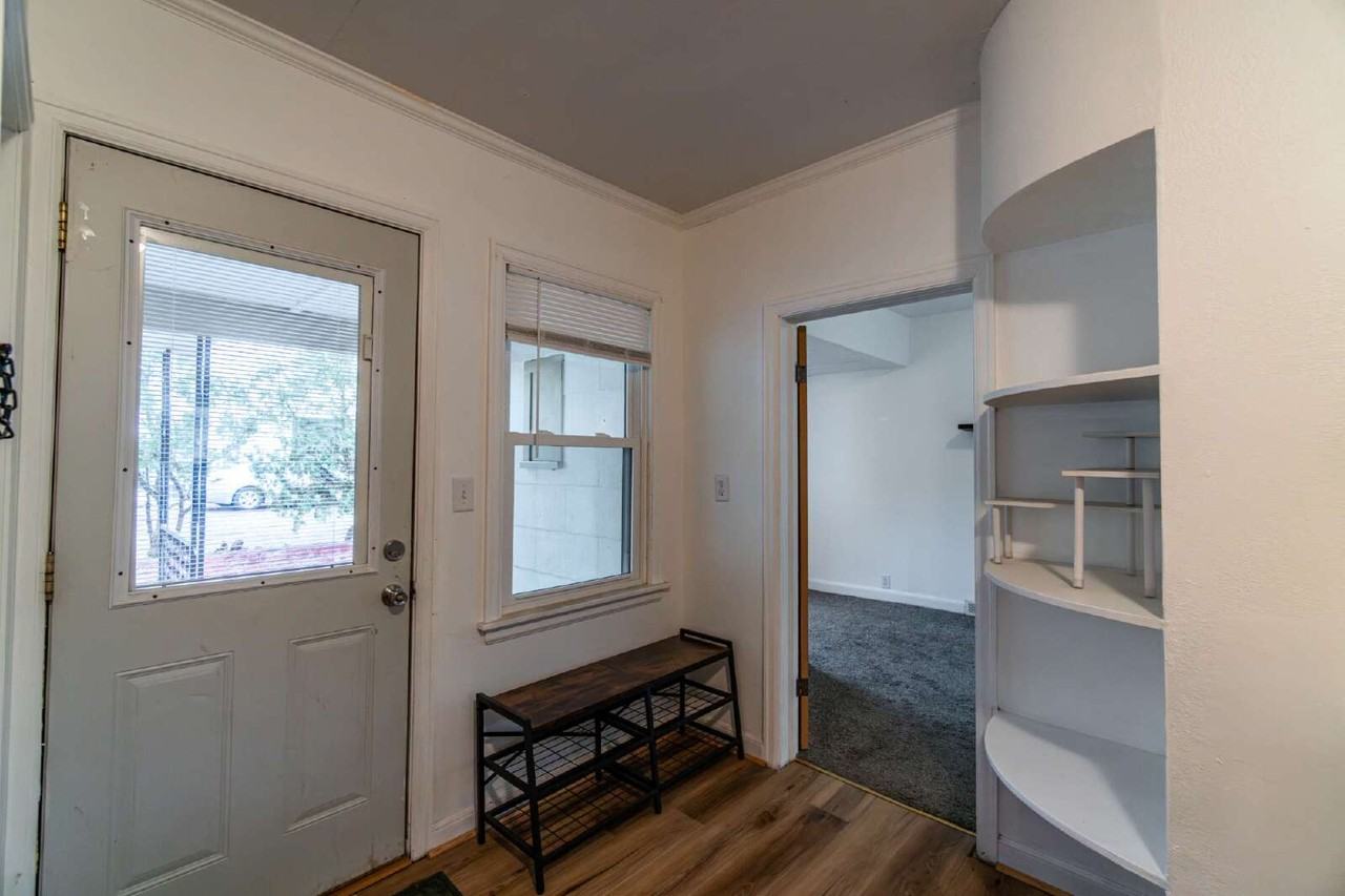 928 Water Street - Photo 4 of 26