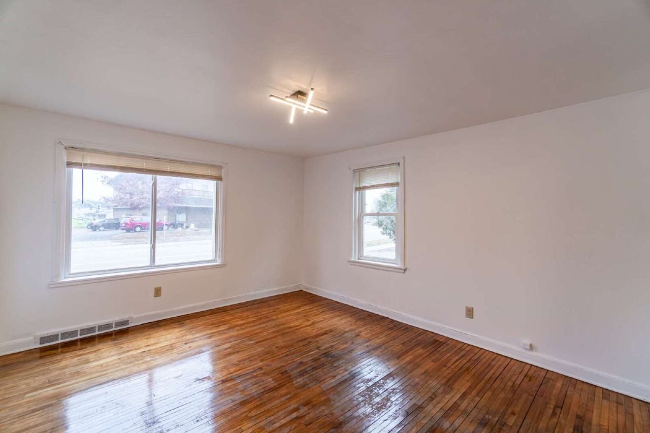 928 1/2 Water St - Photo 2 of 19