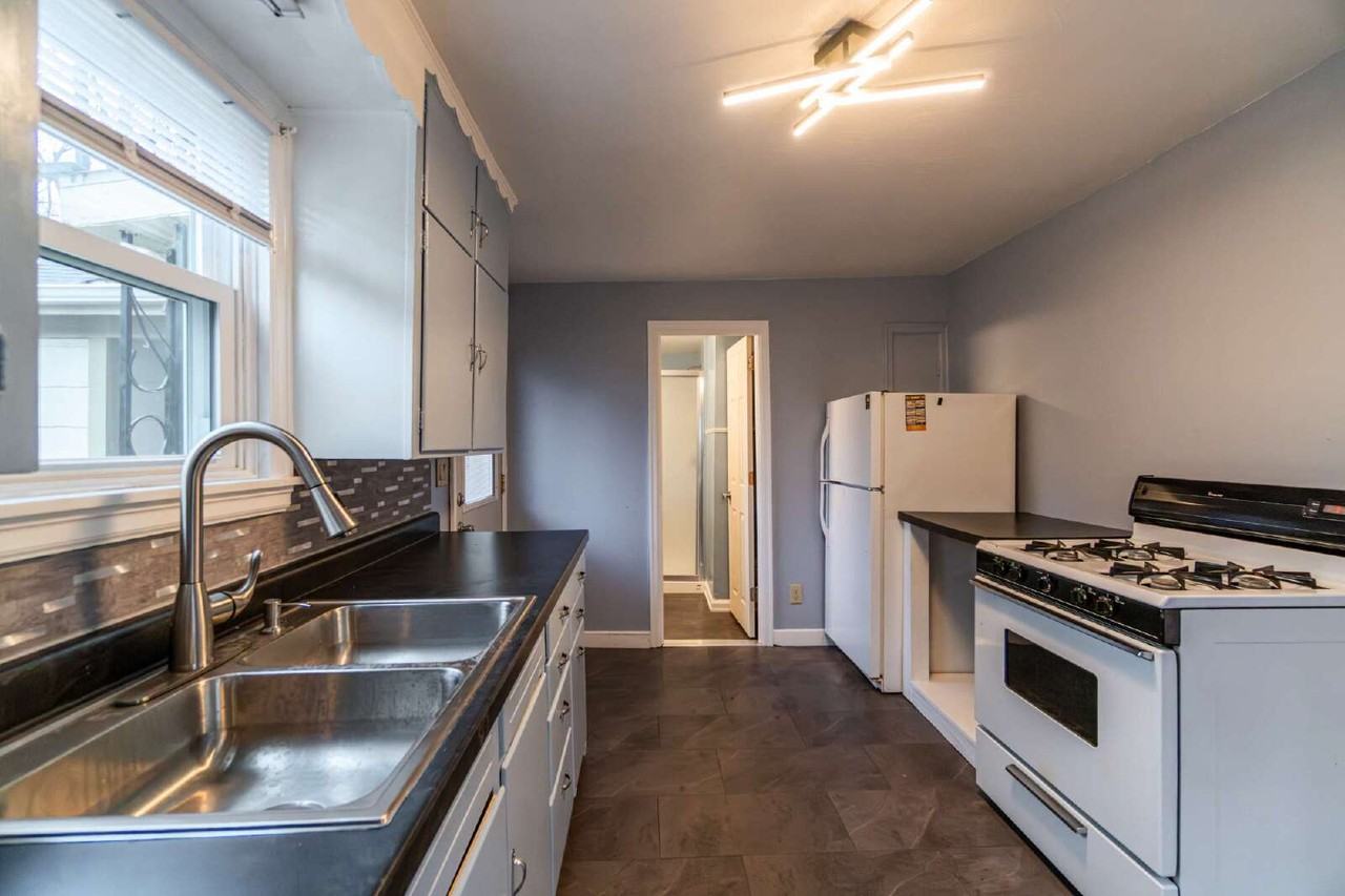 928 1/2 Water St - Photo 6 of 19