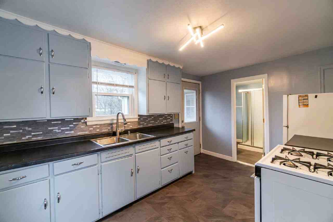 928 1/2 Water St - Photo 7 of 19