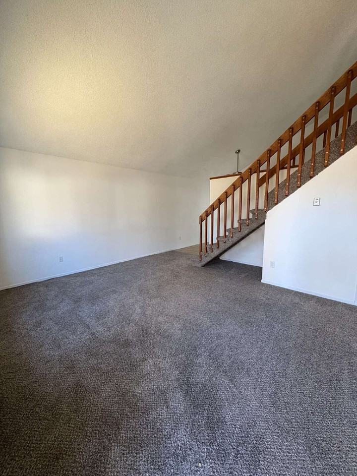 820 Bennett Ave - Photo 2 of 11