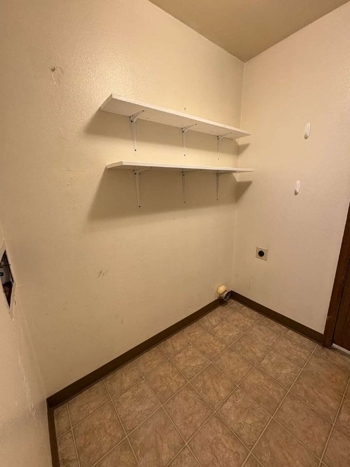 820 Bennett Ave - Photo 6 of 11