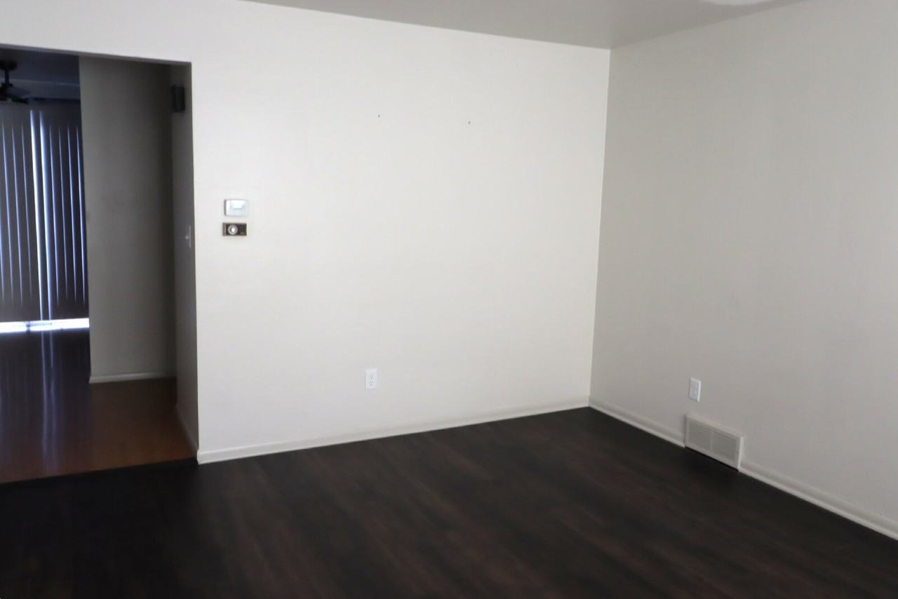 800 N Hawthorne Dr - Photo 6 of 25